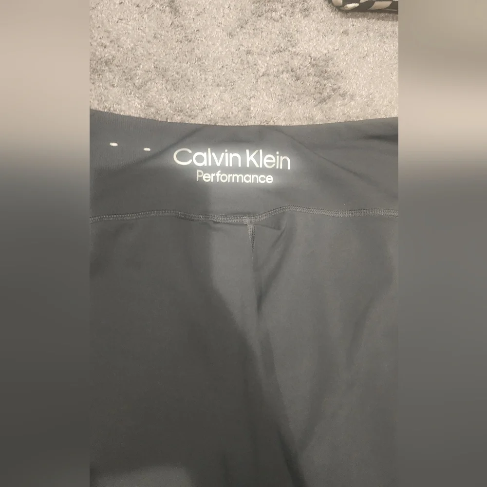Calvin Klein Black Capri Leggings - Picture 2 of 2